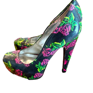 Betsy Johnson Rose Pumps!